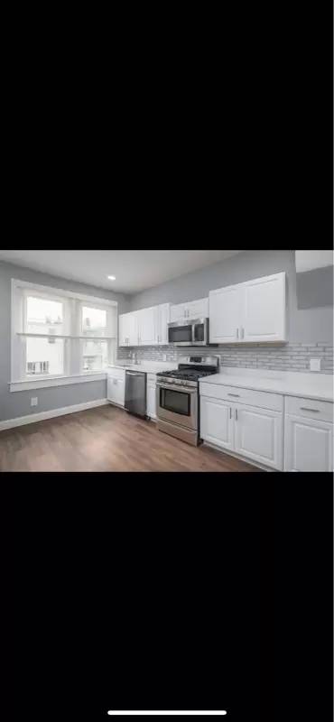 Main picture of 425 N Glover St
