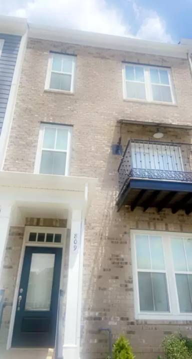 Main picture of 817 Bolton Dr