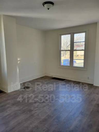 Main picture of 327 Pitcairn Ave