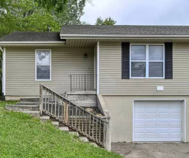 Main picture of 302 NW 62nd Ter
