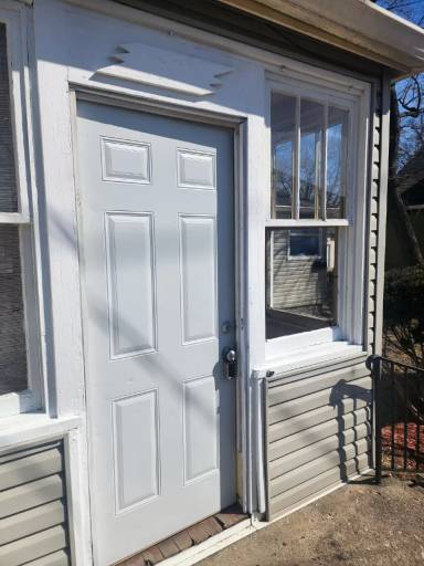 Main picture of 81 Hoover St