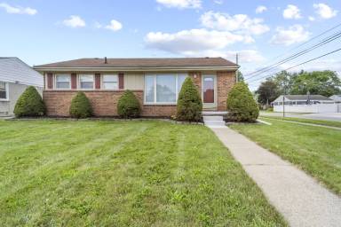 Main picture of 1697 Winchester Ave