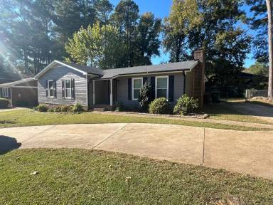 Main picture of 909 SW Maynard Rd