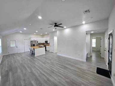 Main picture of 1006 S 9th St