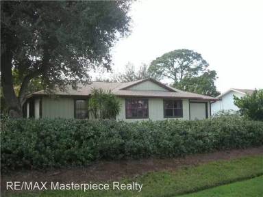 Main picture of 1752 SW Cloverleaf St