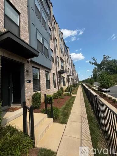 Main picture of 907 Salamander St