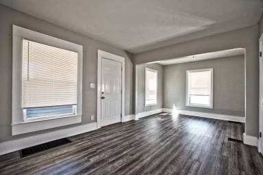 Main picture of 842 E 4th St