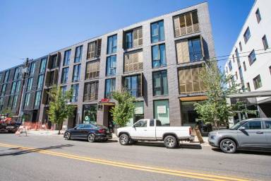 Main picture of 3325 SE Division St