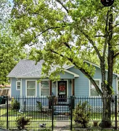 Main picture of 4048 Delhi St