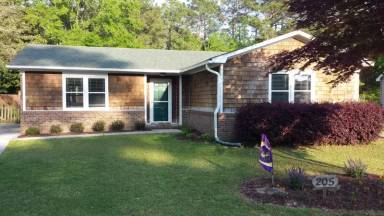 Main picture of 205 Hollins Rd