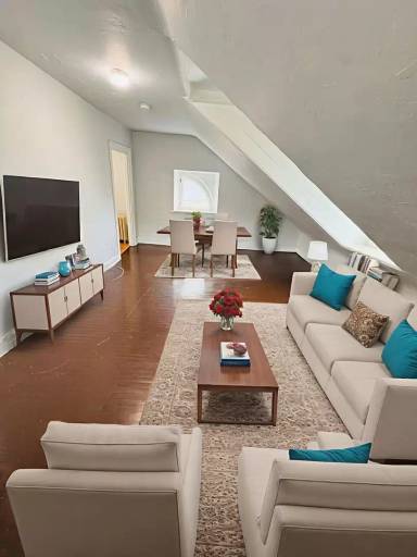 Main picture of 233 W Queen Ln