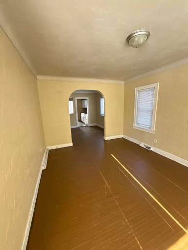 Main picture of 2102 Airline Ave