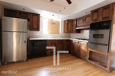 Main picture of 3653 W Fullerton Ave