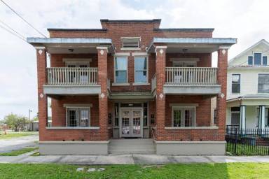 Main picture of 1739 Walnut St