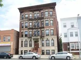 Main picture of 32 Elizabeth Ave