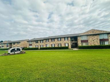 Main picture of King Square At South Dallas