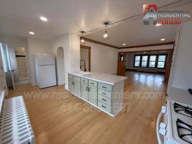 Main picture of 2033 S 82nd St