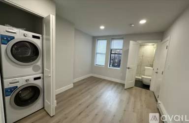 Main picture of 44A Joy St