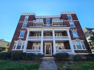 Main picture of 911 Westover Ave