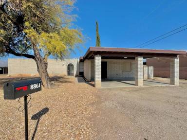 Main picture of 8861 E Lee St