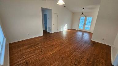 Main picture of 372 E Beach St