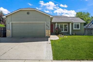 Main picture of 890 N Caracaras Pl