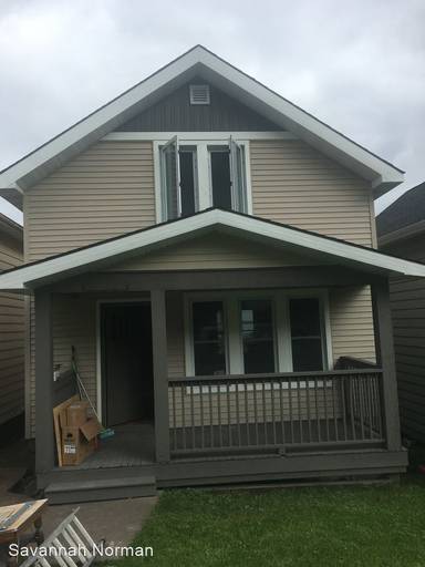 Main picture of 916 E 8th St