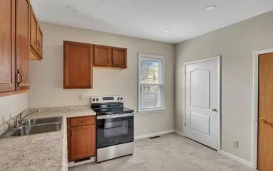 Main picture of 39 111th St