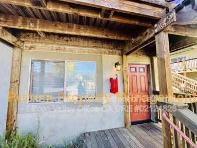 Main picture of 985 30th Ave