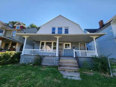 Main picture of 2048 W 100th St