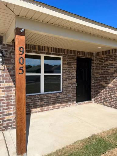 Main picture of 905 W Tanner Dr