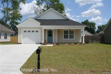 Main picture of 204 Winterberry Way