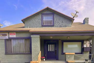 Main picture of 1107 1/2 W 49th St