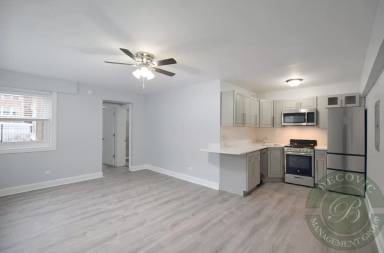 Main picture of 7710 N Sheridan Rd