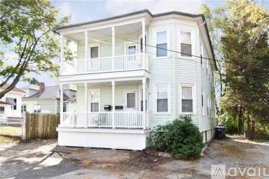 Main picture of 18 Joy St