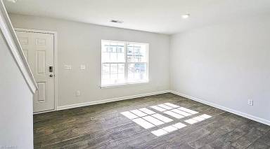 Main picture of 106 Saddlehorse Ln
