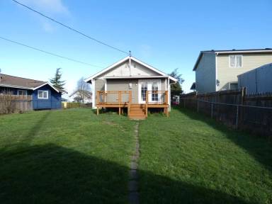 Main picture of 1420 W 5th St