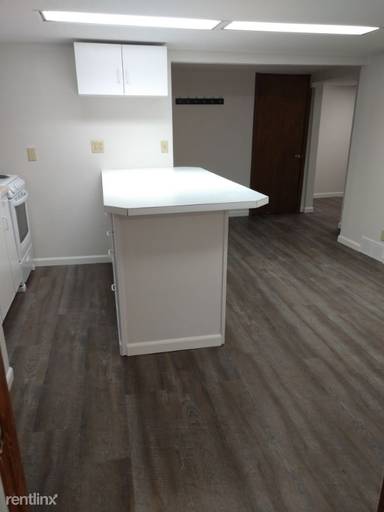 Main picture of 921 E Blue Earth Ave