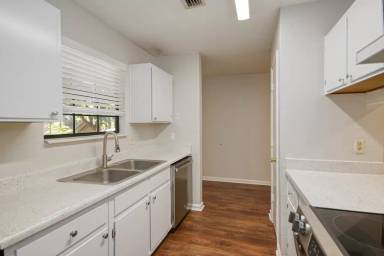 Main picture of 1332 Cherry St