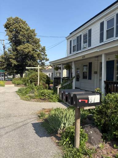 Main picture of 874 Main St