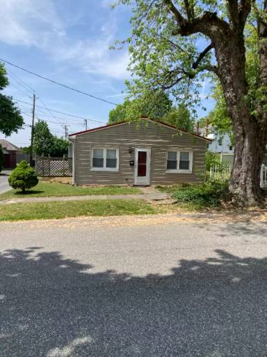 Main picture of 23 Roosevelt Ave