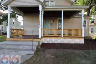 Main picture of 116 Gold Ave SW