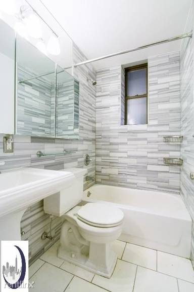 Main picture of 215 E 23rd St