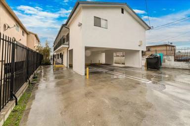 Main picture of 9607 S Broadway