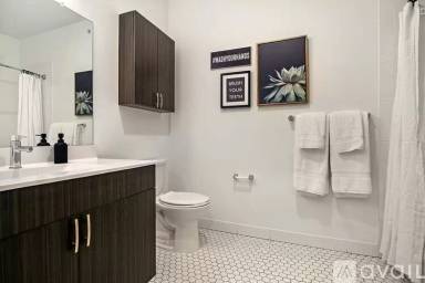 Main picture of 1 West Dr