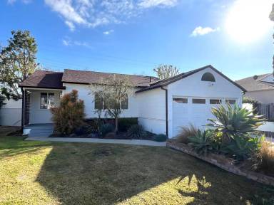 Main picture of 3838 Volk Ave