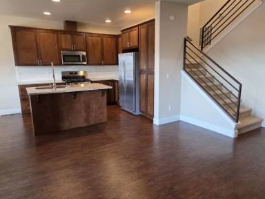 Main picture of 955 Camelot Dr