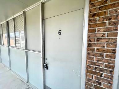 Main picture of 203 S College St