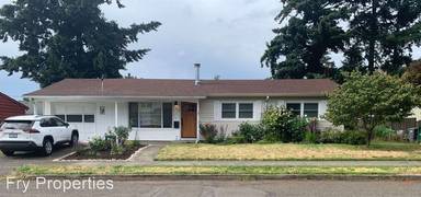 Main picture of 6305 NE Hassalo St