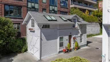 Main picture of 22 W Highland Dr